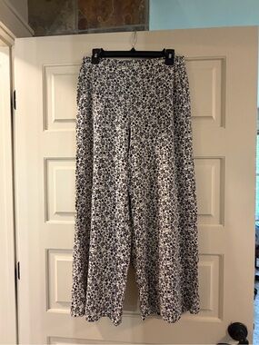 Roxy brand beach/casual (cover up) Wide-Leg lightweight Floral Pants -